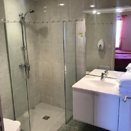 酒店 Aux Berges De Pareloup Salles-Curan