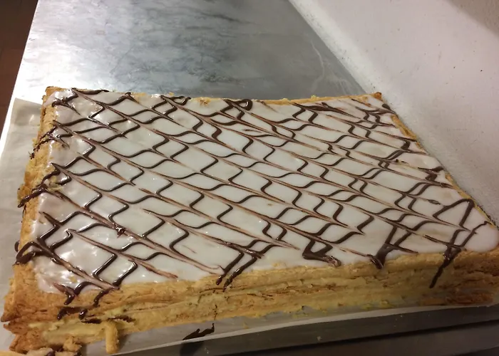 Отель Aux Berges De Pareloup 2*