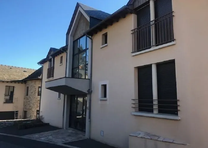 Aux Berges De Pareloup Отель